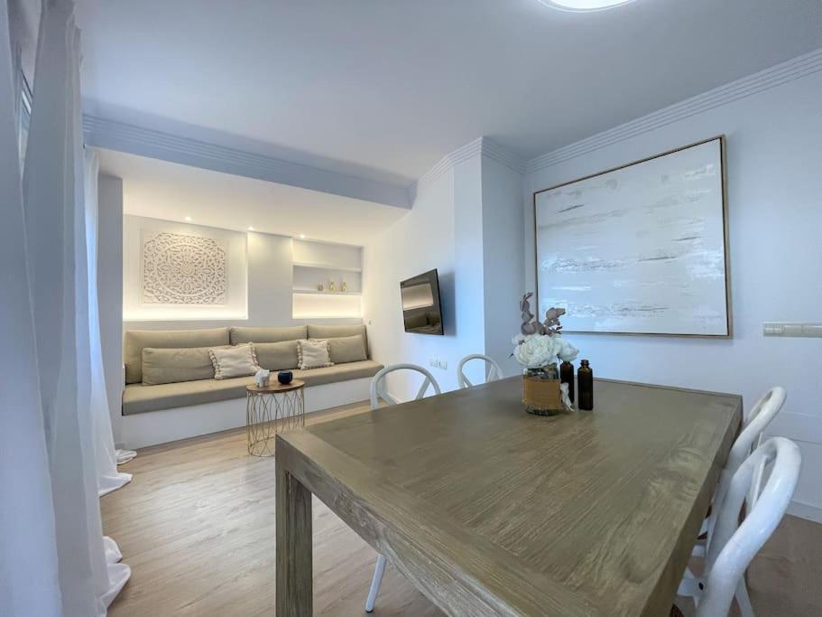 Apartamento Calma Beach Home Torremolinos Bagian luar foto