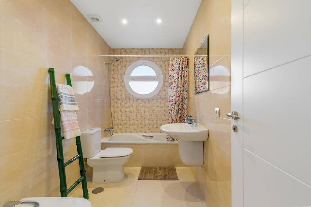 Apartamento Calma Beach Home Torremolinos Bagian luar foto